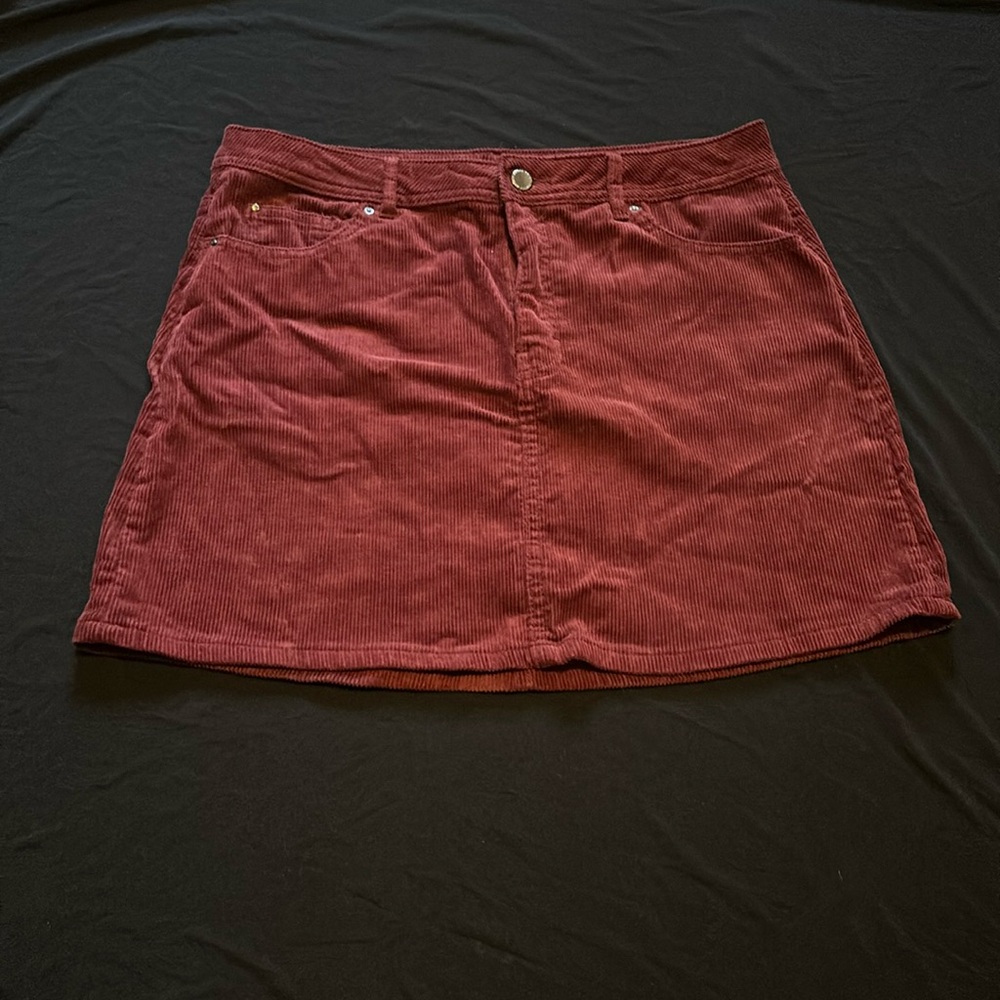 Divided corduroy skirt color burgundy size US/10